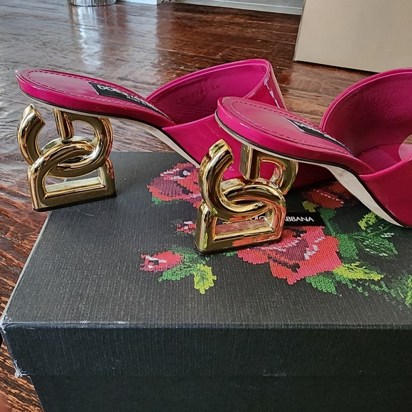 Dolce & Gabanna - Picture 2 of 4